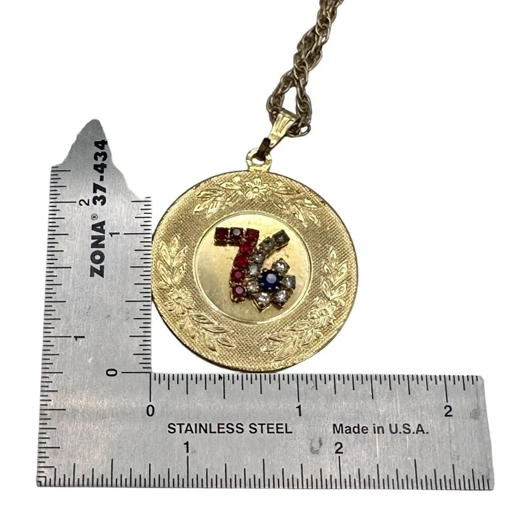 Vintage 1976 Medallion Gold Tone Red White Blue Stones 24" Chain Necklace - Picture 4 of 6